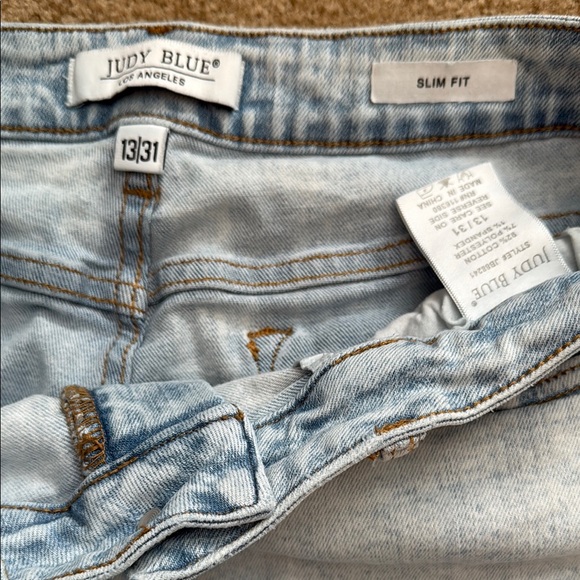 Judy Blue Light Wash Ankle Jeans - Picture 4 of 4